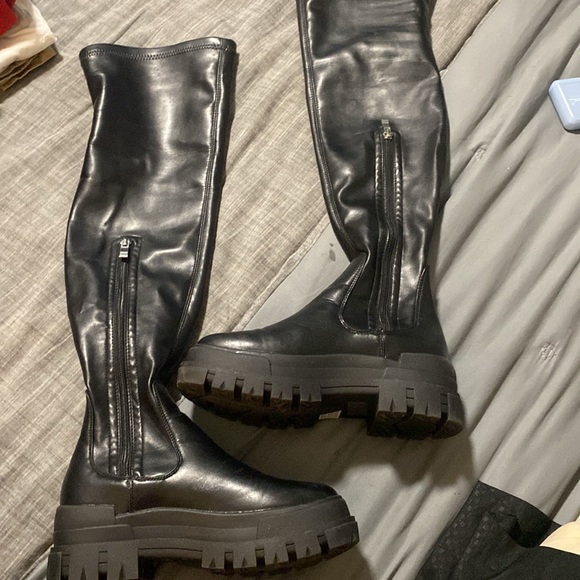 Knee boot - Picture 5 of 5